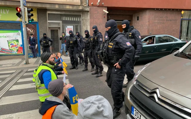 VIDEO: Aktivisté blokují dopravu už třetí den za sebou. Tentokrát na I.P. Pavlova