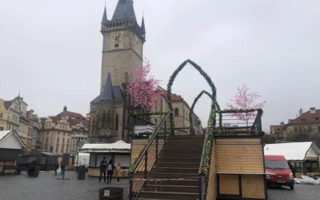 Velikonoční trhy na Staroměstském náměstí začnou v sobotu. S méně stánky a bez pódia