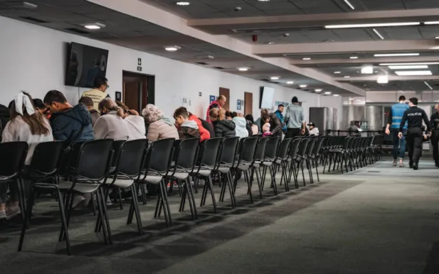 VIDEO: Nové asistenční centrum pro uprchlíky ve Vysočanech je v provozu