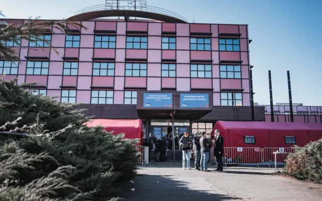 VIDEO: Nové asistenční centrum pro uprchlíky ve Vysočanech je v provozu