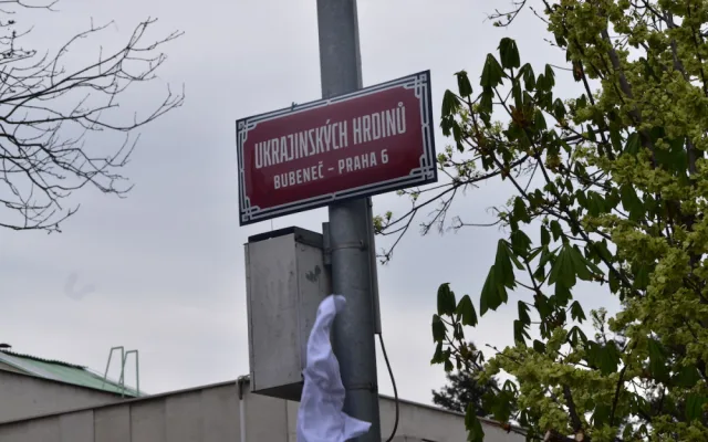Korunovační už nese název Ukrajinských hrdinů. Nové jméno dostal i přilehlý most