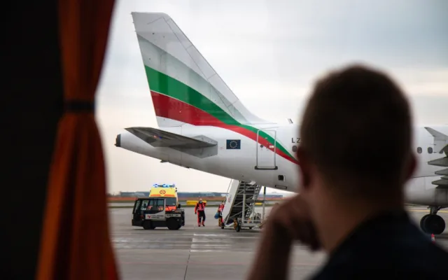 Letěli jsme s gorilou i delfínem, vzpomíná zkušený pilot, který odhalil fungování pražského letiště