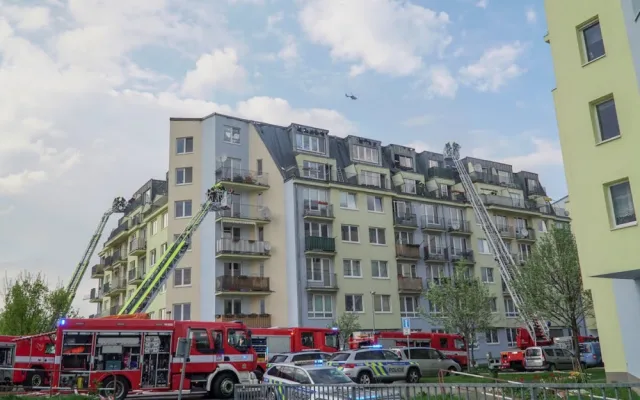 VIDEO: U požáru v Letňanech zasahovaly jednotky hasičů z celé Prahy