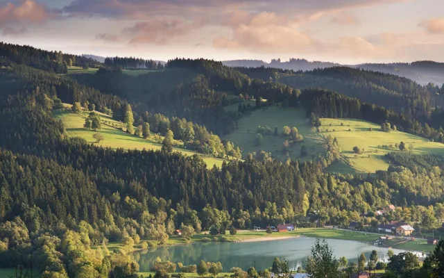 Letní dovolená v Beskydech s wellness i zážitky? Vyrazte do Velkých Karlovic
