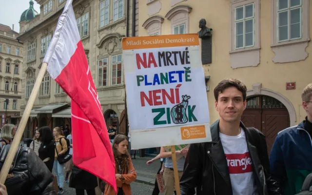 VIDEO: Studenti v Praze stávkovali za klima. Nejít do školy, nám přijde adekvátní, říká jejich mluvčí