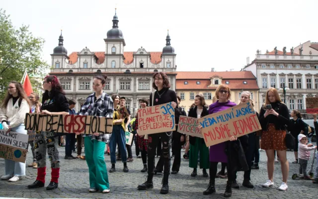VIDEO: Studenti v Praze stávkovali za klima. Nejít do školy, nám přijde adekvátní, říká jejich mluvčí