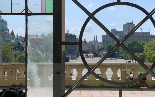 VIDEO: Podívejte se do útrob Průmyslového paláce, kde probíhá unikátní rekonstrukce
