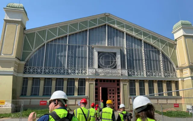 VIDEO: Podívejte se do útrob Průmyslového paláce, kde probíhá unikátní rekonstrukce