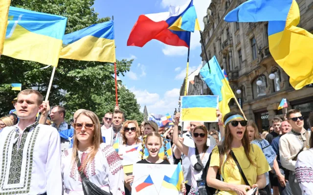 Děkujeme, Česká republiko! Prahou prošel průvod Ukrajinců