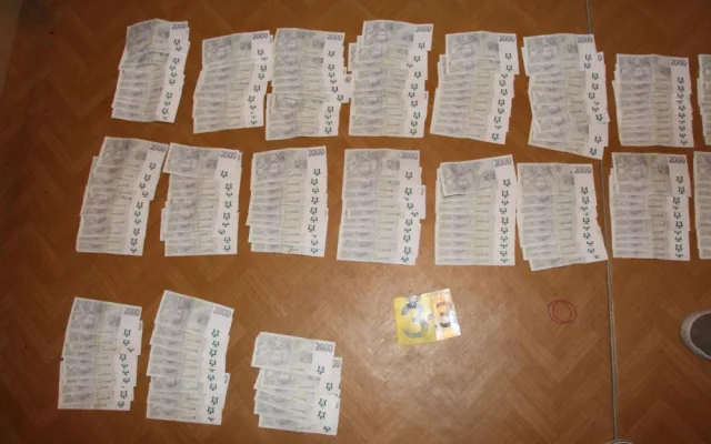 VIDEO: Policie dopadla dva z hlavních dealerů pervitinu na Černém Mostě. Drogy nejčastěji prodávali u metra