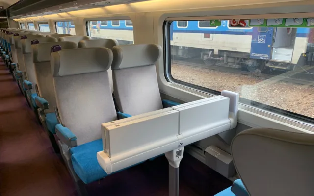 VIDEO: Čtyřicet let stará budoucnost dorazila do Prahy. TGV přilákalo stovky zájemců