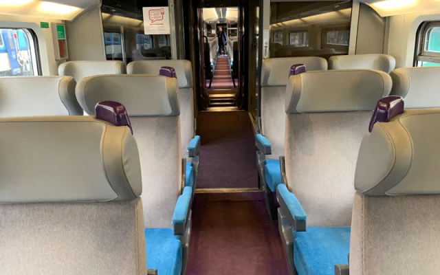 VIDEO: Čtyřicet let stará budoucnost dorazila do Prahy. TGV přilákalo stovky zájemců