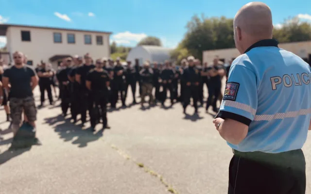 Pražští policisté změřili své síly ve střelbě. Důležitá byla rychlost, ale také přesnost