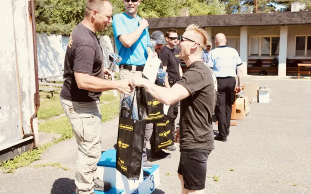 Pražští policisté změřili své síly ve střelbě. Důležitá byla rychlost, ale také přesnost