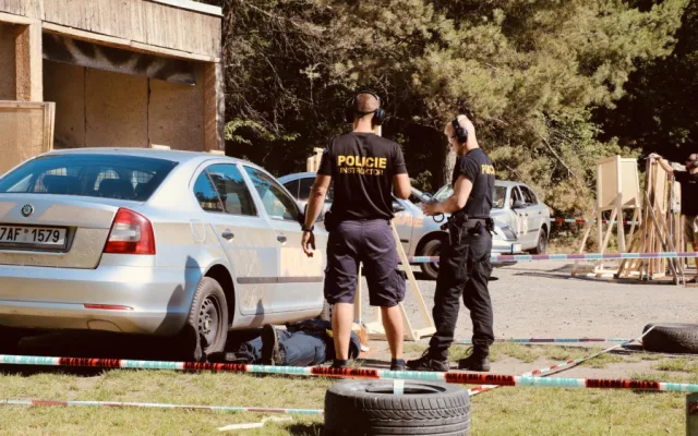 Pražští policisté změřili své síly ve střelbě. Důležitá byla rychlost, ale také přesnost