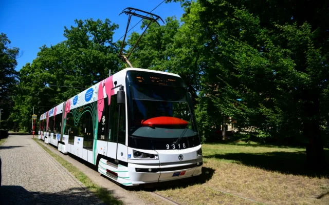 Eurotramvaj už křižuje Prahu. Upozorňuje na to, že Česká republika bude předsedat Evropské unii
