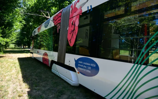 Eurotramvaj už křižuje Prahu. Upozorňuje na to, že Česká republika bude předsedat Evropské unii