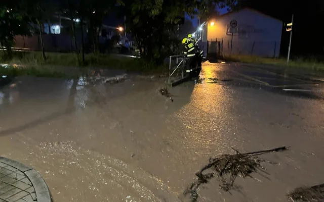Meteorologové zaznamenali extrémní srážky. V Praze byl překročen třetí povodňový stupeň