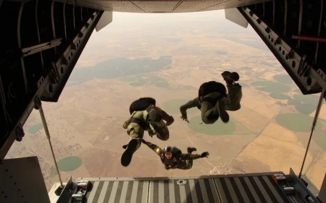VIDEO: Kbelští piloti cvičili evakuaci z nepřátelského území nebo výsadky vojáků