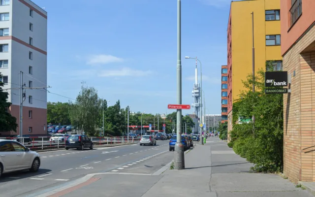 VIZUALIZACE: Nechvalně známá Olšanská se má změnit k nepoznání. Více stromů i rybník