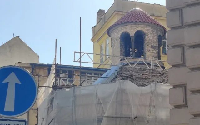 Dělníci odkryli při opravě rotundy v centru Prahy unikátní nález
