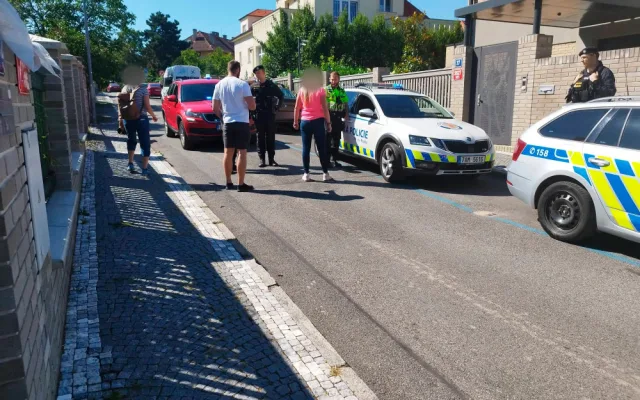 Strážníci hledali chlapečka s psychickou poruchou. Jeho pozornost si získalo vybavení služebního auta
