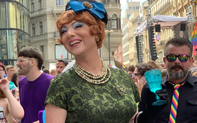 VIDEO: Vrchol Prague Pride je tady! Obří průvod hrdosti prochází Prahou
