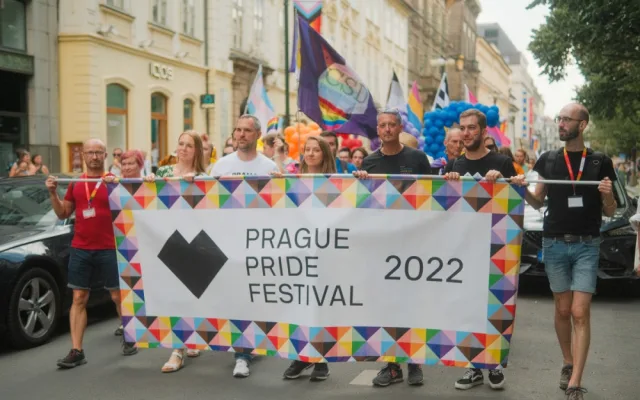 FOTOGALERIE: Duhový průvod prošel Prahou. Podívejte se na ty nejlepší momentky