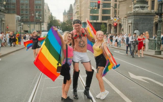 FOTOGALERIE: Duhový průvod prošel Prahou. Podívejte se na ty nejlepší momentky