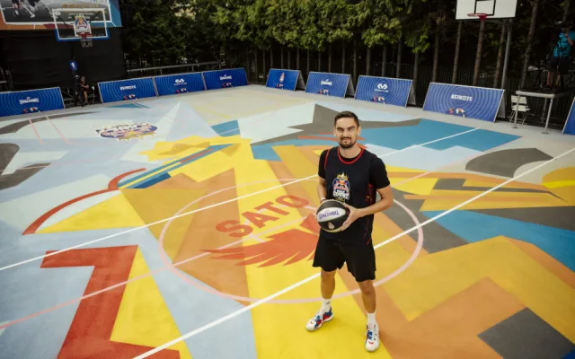 Tomáš Satoranský otevřel v Praze unikátní basketbalové hřiště. Zájemcům bude sloužit nonstop