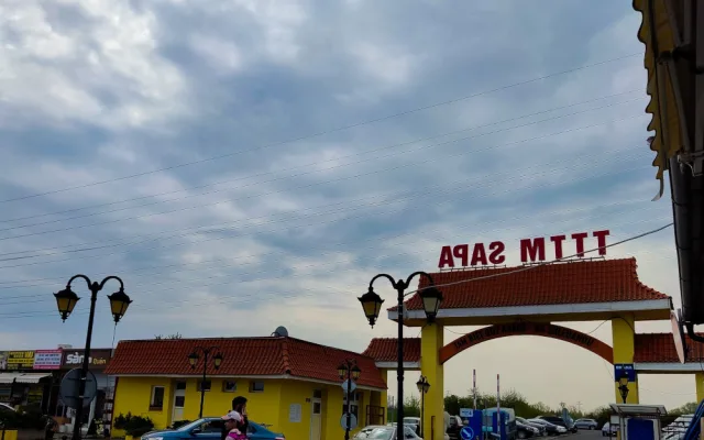Jak se bránit před duchy a proč se jí slepice i s pařáty? Přečtěte si reportáž ze Sapy