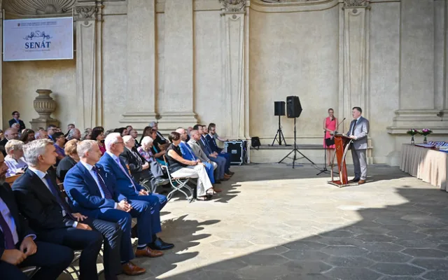 Ministr školství ocenil přes třicet učitelů a akademiků za jejich přínos českému školství
