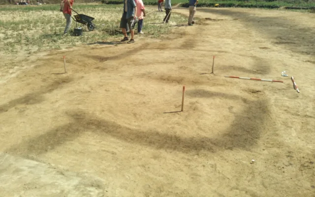Archeologové odkrývají na okraji Prahy monumentální stavbu z doby kamenné