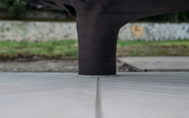 U Výstaviště je první zastávka vyrobená pomocí 3D tisku. Z betonu ji robot vytvořil za den a půl