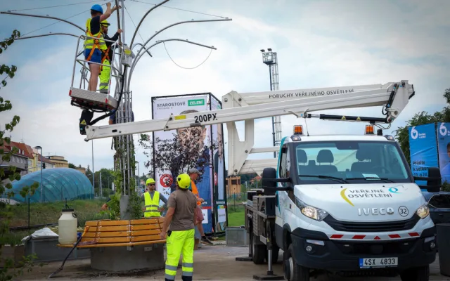 Šestka instalovala zelené lampy. Inspirovala se v Singapuru