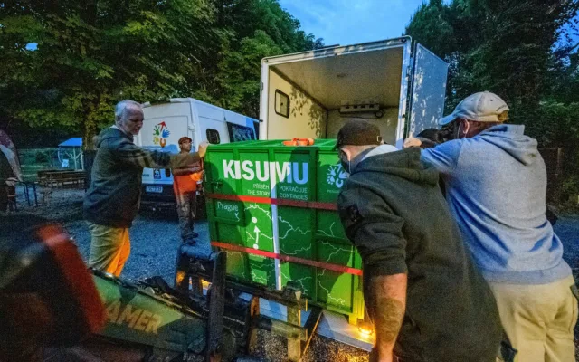 Kisumu jel klimatizovanou dodávkou.