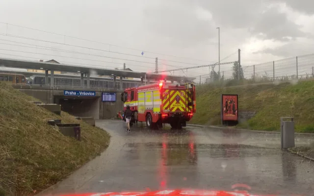 Podchod ve Vršovicích už třikrát zatopil déšť. Správa železnic provede úpravy