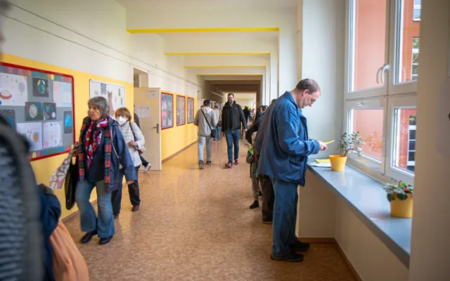 VOLBY 2022: Začíná druhý den voleb. Češi rozhodnou o složení městských a obecních zastupitelstev
