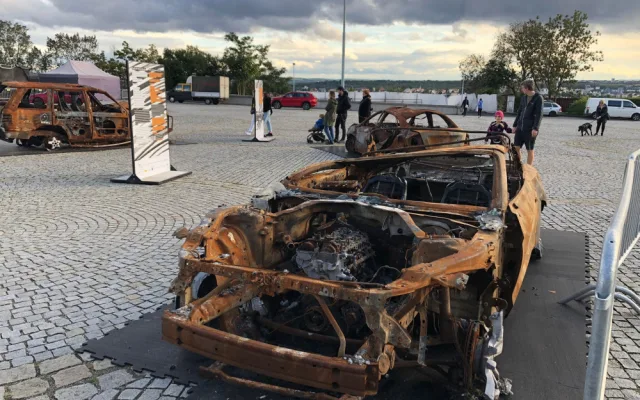 V rámci festivalu vystavili na Strahově auta zničená na Ukrajině