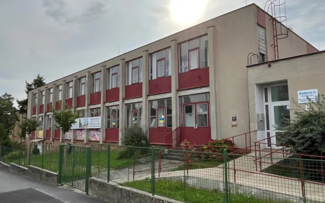 Evička díky škole překonává své postižení, místa pro další děti však chybí