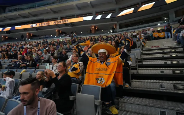 Hvězdy NHL září v Praze. Hertl vzal syna na led a ukázal Prahu spoluhráčům