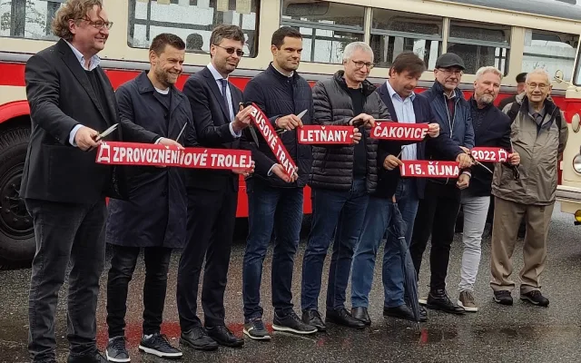 V Praze budou znovu jezdit trolejbusy. První vyjel dnes z Letňan do Čakovic