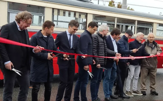 V Praze budou znovu jezdit trolejbusy. První vyjel dnes z Letňan do Čakovic