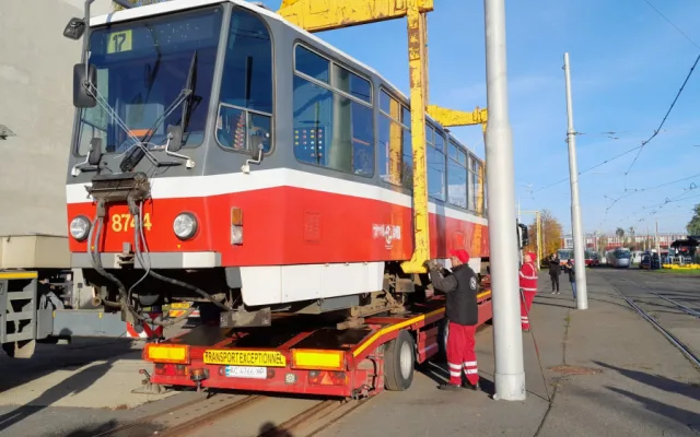 Praha poslala na Ukrajinu první čtyři darované tramvaje