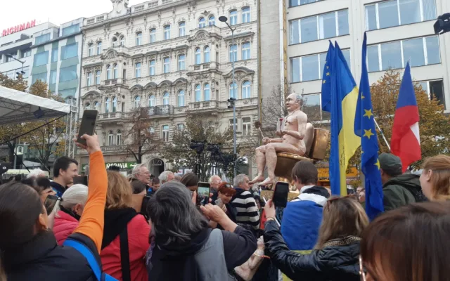 Na Václavském náměstí začíná další demonstrace, tentokrát proti extremismu. Promluví i první dáma Ukrajiny