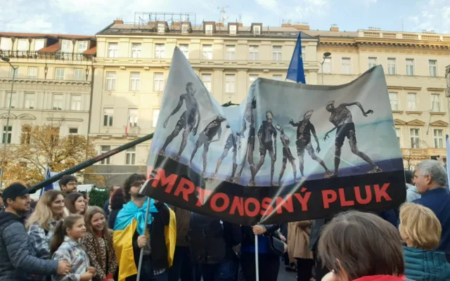 Na Václavském náměstí protestují desítky tisíc lidí, tentokrát proti extremismu. Promluví i první dáma Ukrajiny