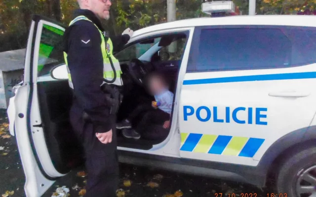 Čtyřletý chlapeček se ztratil v Praze. Cestoval tramvají, zachránil ho mladík