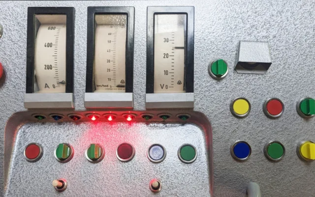 V Praze bude jezdit další retro tramvaj. Opravují ji v Brně