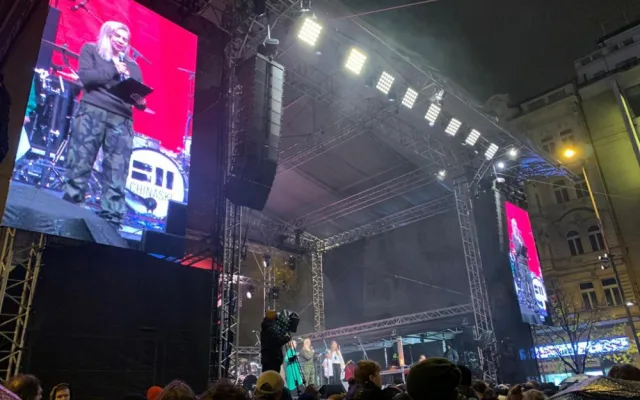 VIDEO: Na Václavském náměstí začal Koncert pro budoucnost, zahrají i Pussy Riot