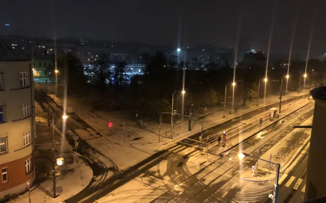 Do Prahy dorazil první sníh. Dlouho ale nevydrží